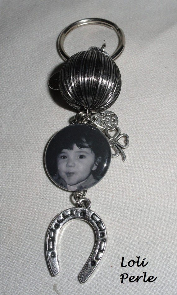 Porte clefs avec votre photo préférée nacre grise et pierres d'hém