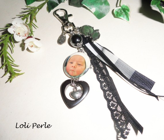 Porte clefs  naissance gris avec pierres semi-précieuses