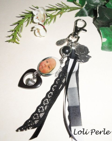 Porte clefs  naissance gris avec pierres semi-précieuses