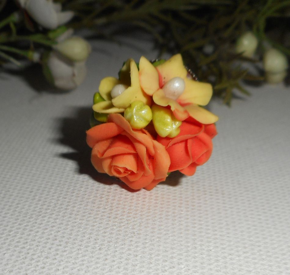 Bague bouquet floral pastel en porcelaine froide