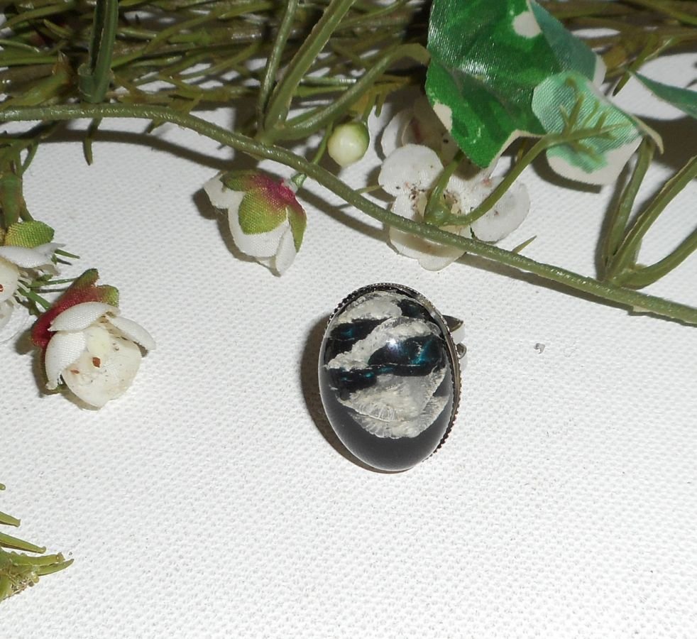 Bague cabochon avec dome en verre noir beige