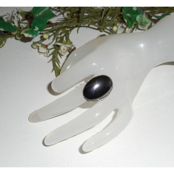 Bague cabochon en pierre d'hématite