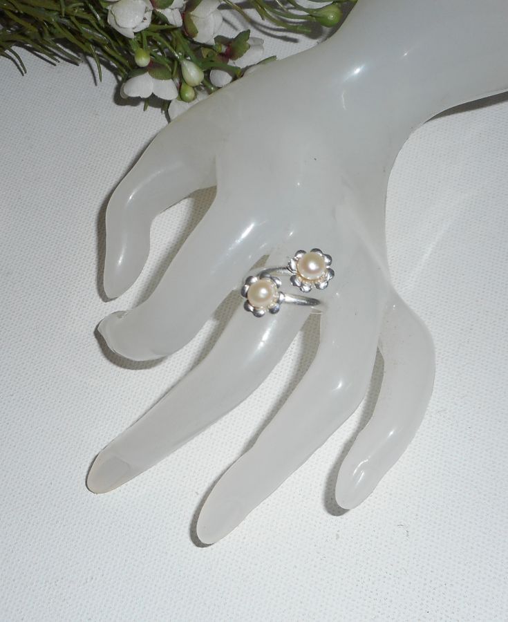 Bague originale en argent 925 avec double fleur et perles de culture blanche