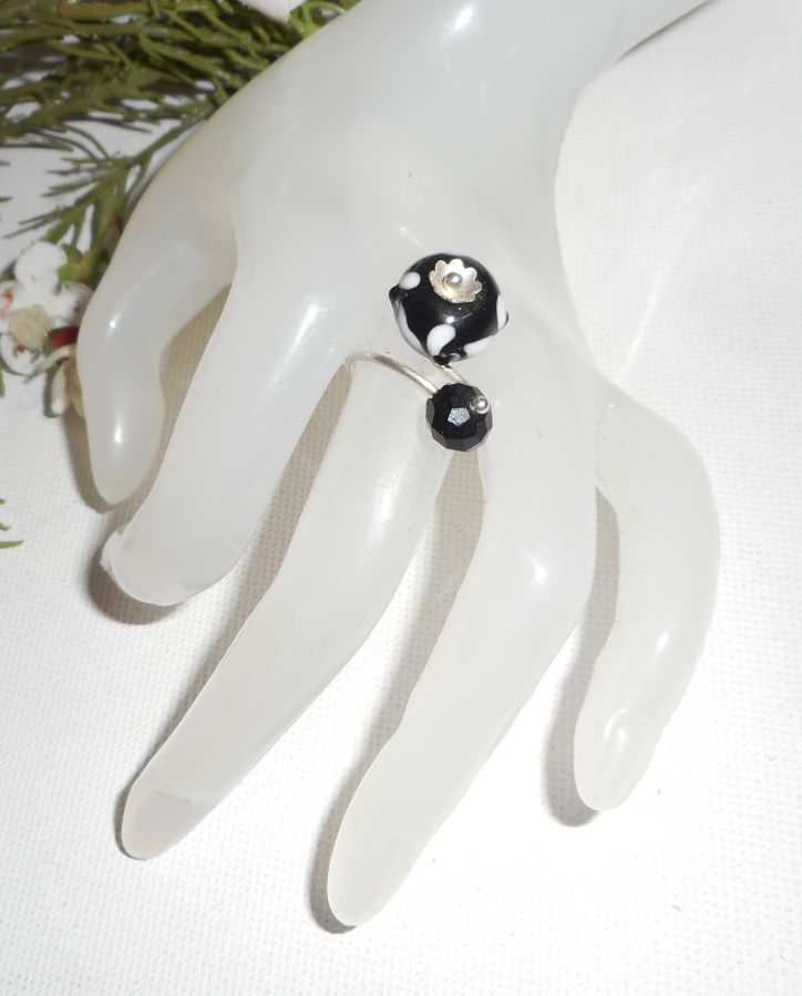 Bague originale en argent 925 avec  perle lampwork et cristal noir