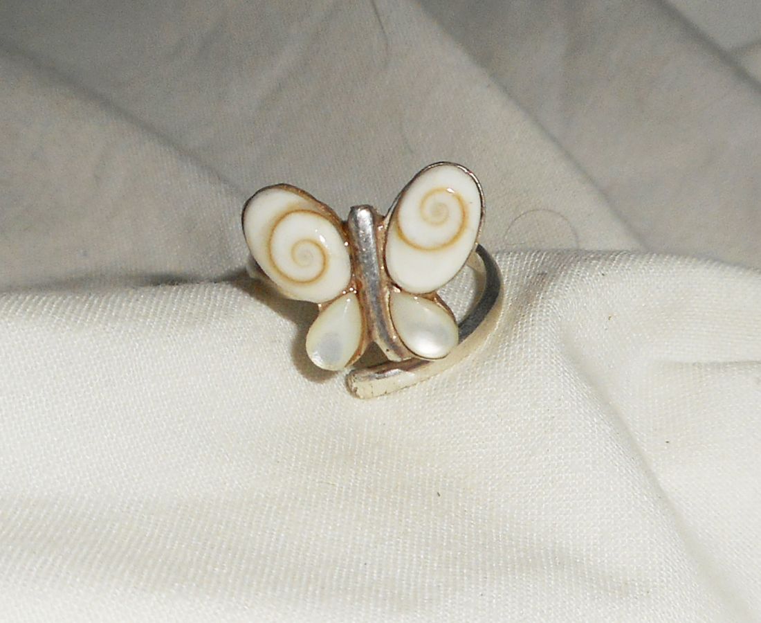 Bague originale en argent 925 avec papillon en oeil de Ste Lucie