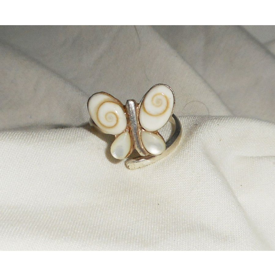 Bague originale en argent 925 avec papillon en oeil de Ste Lucie