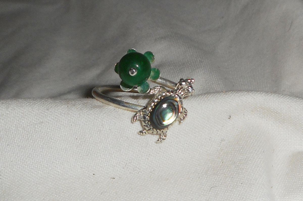 Bague originale en argent 925 avec tortue en abalone et pierre de jade vert