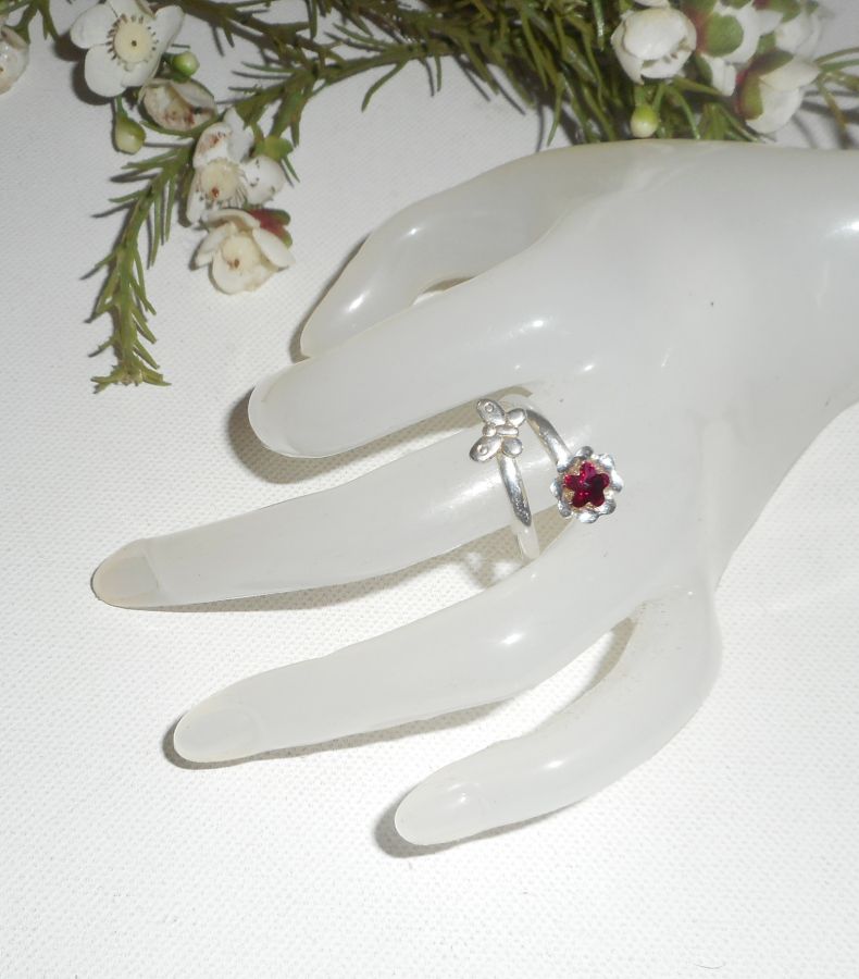 Bague originale en argent 925 avec fleur cristal et papillon