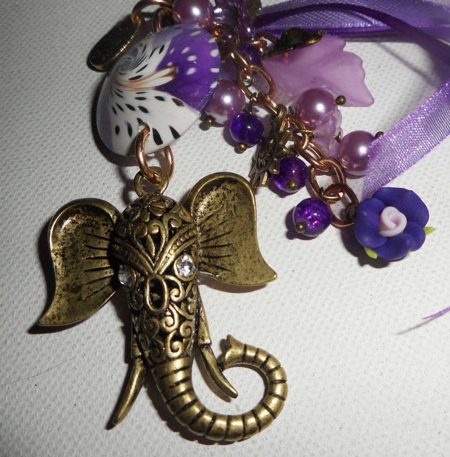 Bijoux de sac/porte clefs éléphant avec perles en argile,verre et rubans mauves