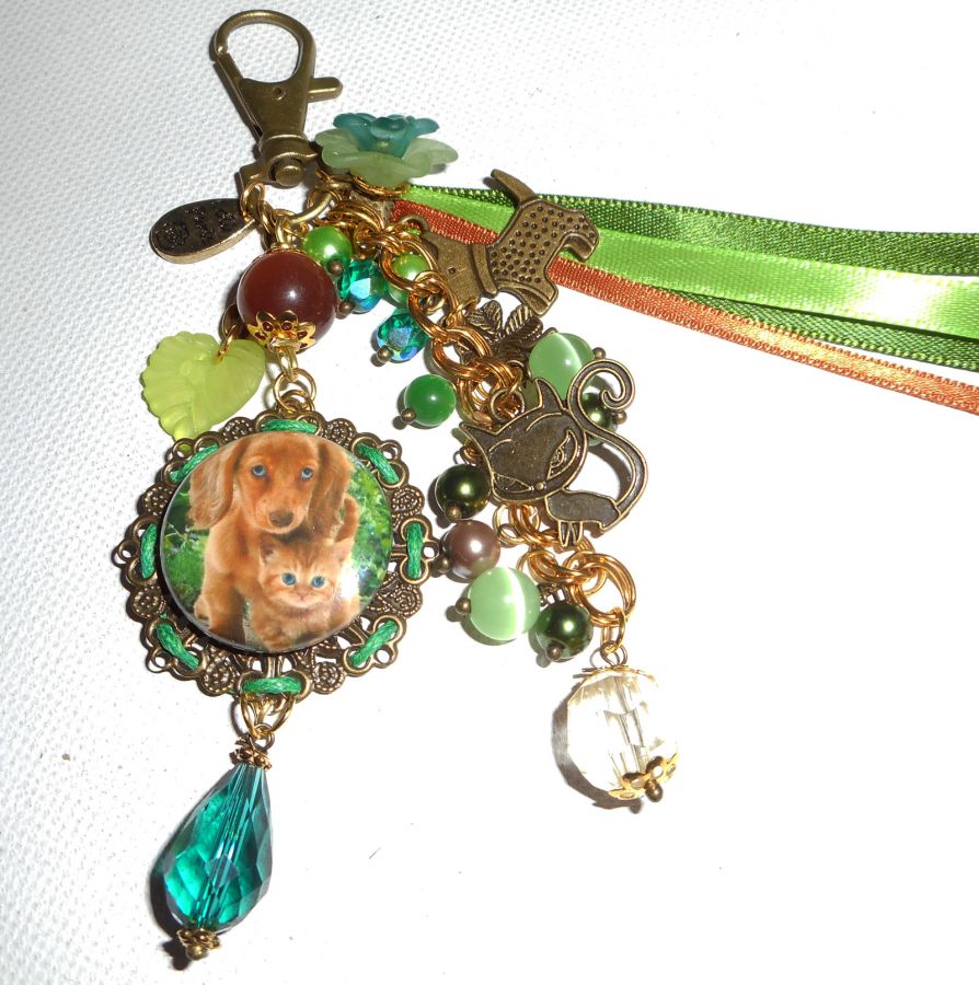 Bijoux de sac/porte clefs chat et chien avec perles en verre marron et vert