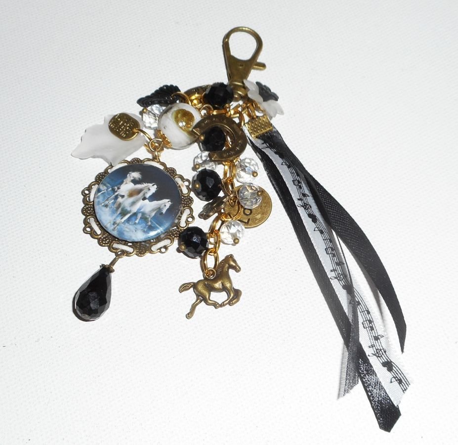 Bijoux de sac/porte clefs chevaux avec perles en cristal et rubans 