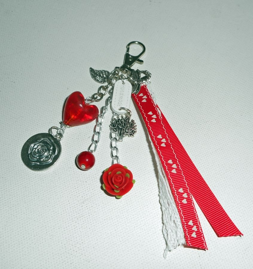 Bijoux de sac/porte clefs coeur en verre rouge avec dentelle et rubans