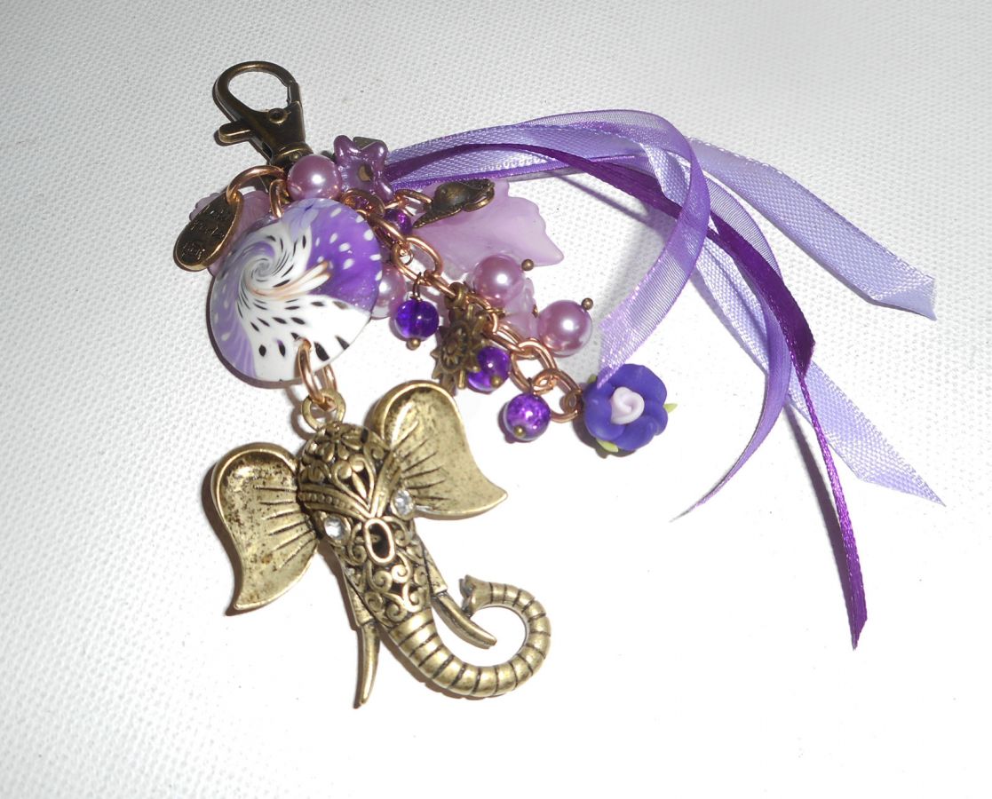 Bijoux de sac/porte clefs éléphant avec perles en argile,verre et rubans mauves