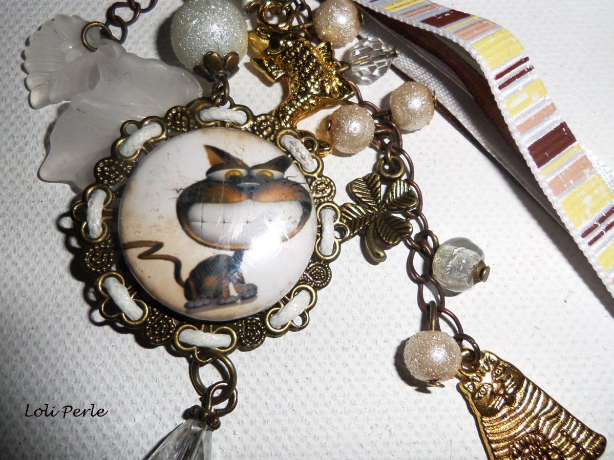 Bijoux de sac/porte clefs chat humour  avec perles en verre marron,cristal et rubans