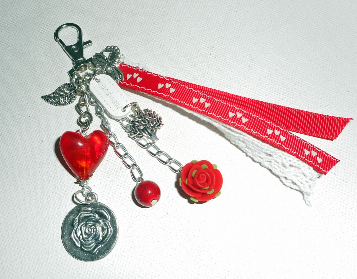 Bijoux de sac/porte clefs coeur en verre rouge avec dentelle et rubans