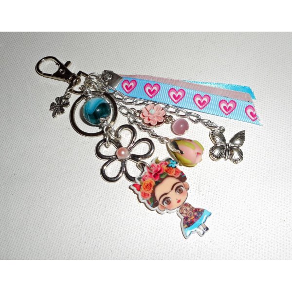 Bijoux de sac/porte clefs Frida rose et bleu avec fleurs et rubans