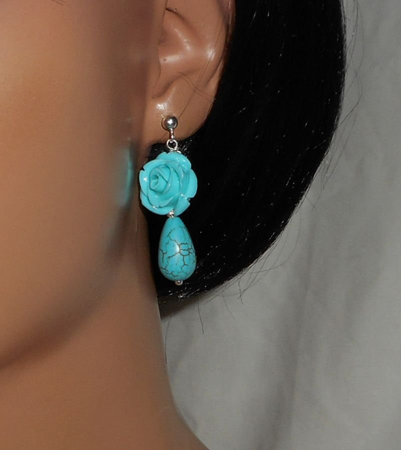 Boucles d'oreilles argent 925 avec rose bleu et gouttes en pierre de howlite