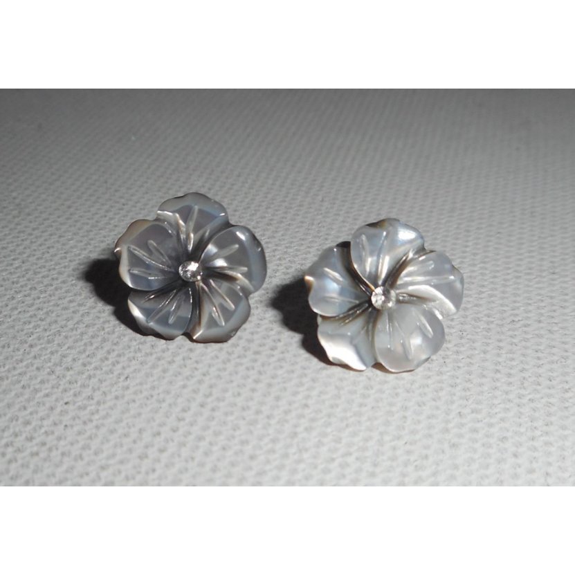 Boucles d'oreilles argent 925 avec fleur de nacre grise
