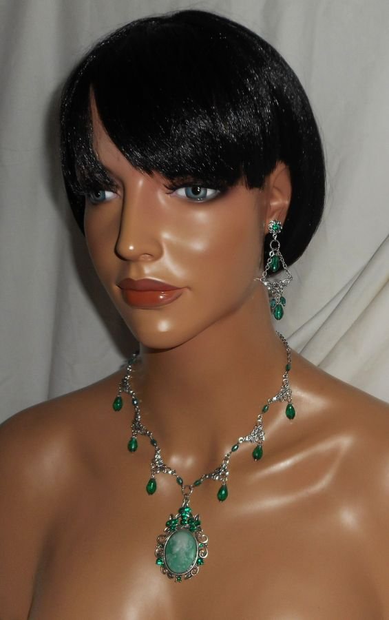 Boucles d'oreilles longues avec connecteurs florales et perles en cristal vert
