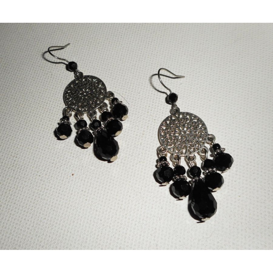 Boucles d'oreilles en perles de cristal noir avec connecteurs florales