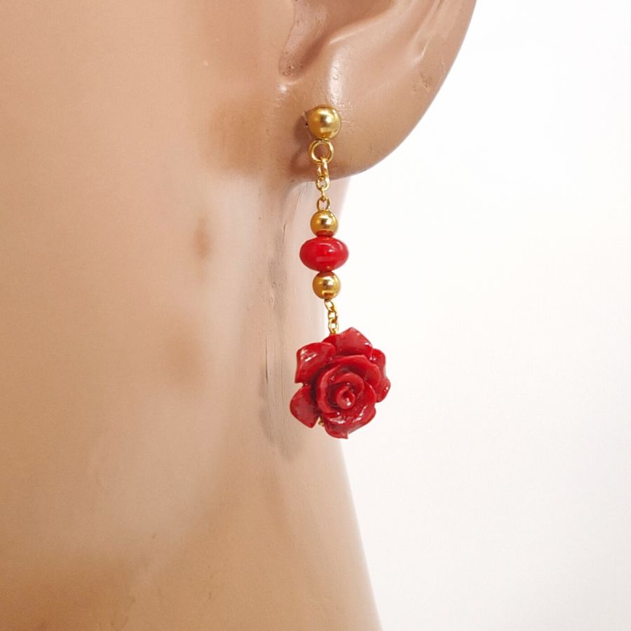Boucles d'oreilles roses rouges en gorgone 