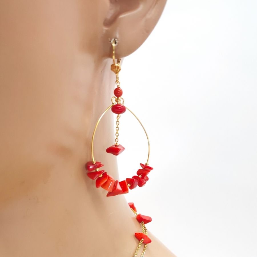 Boucles d'oreilles rouges en gorgone 