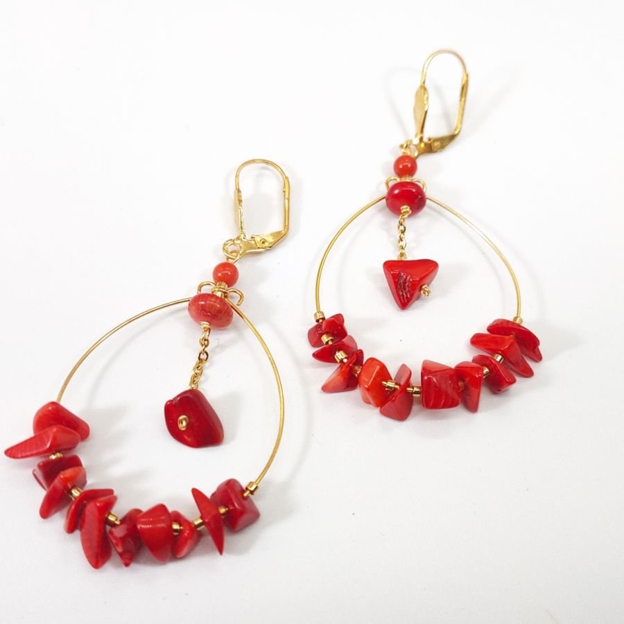 Boucles d'oreilles rouges en gorgone 