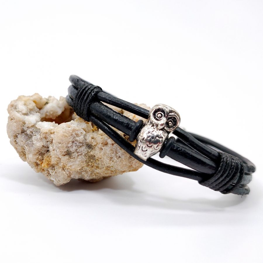 Bracelet chouette sur cordon de cuir noir