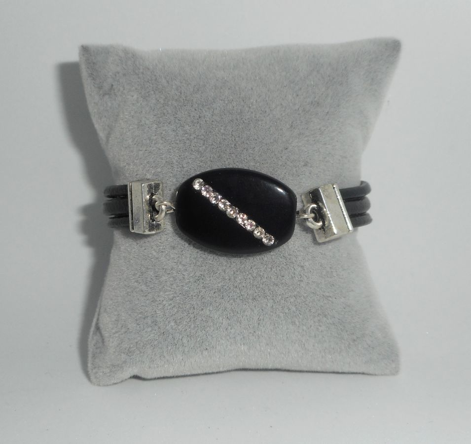 Bracelet cuir multi-rangs avec pierre en onyx et cristal
