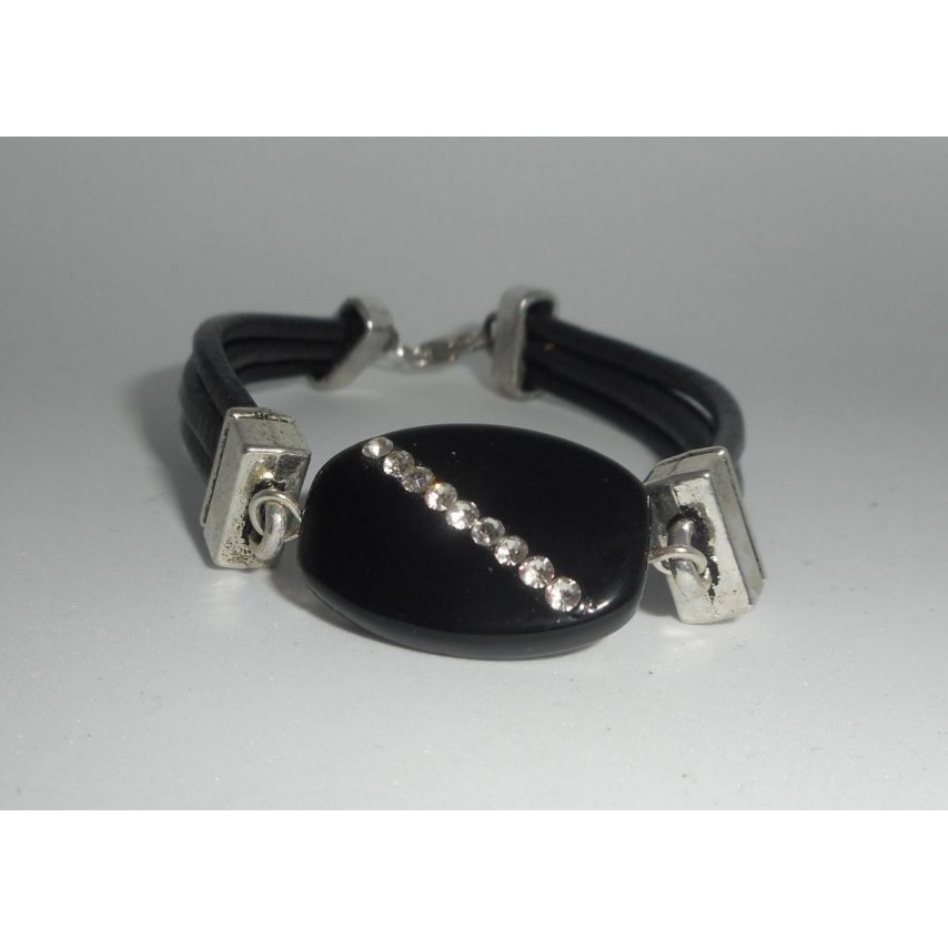 Bracelet cuir multi-rangs avec pierre en onyx et cristal