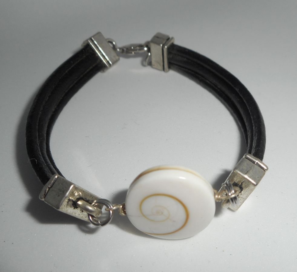 Bracelet cuir noir multi-rangs avec oeil de ste Lucie