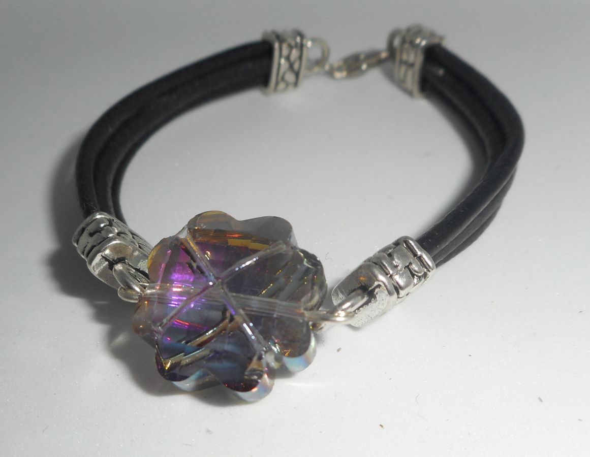 Bracelet cuir noir  multi-rangs avec trèfle en cristal