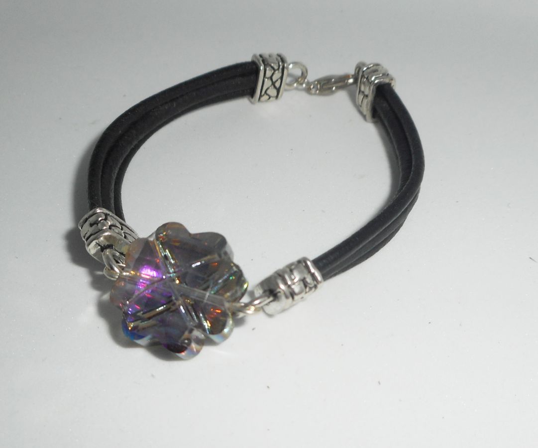 Bracelet cuir noir  multi-rangs avec trèfle en cristal