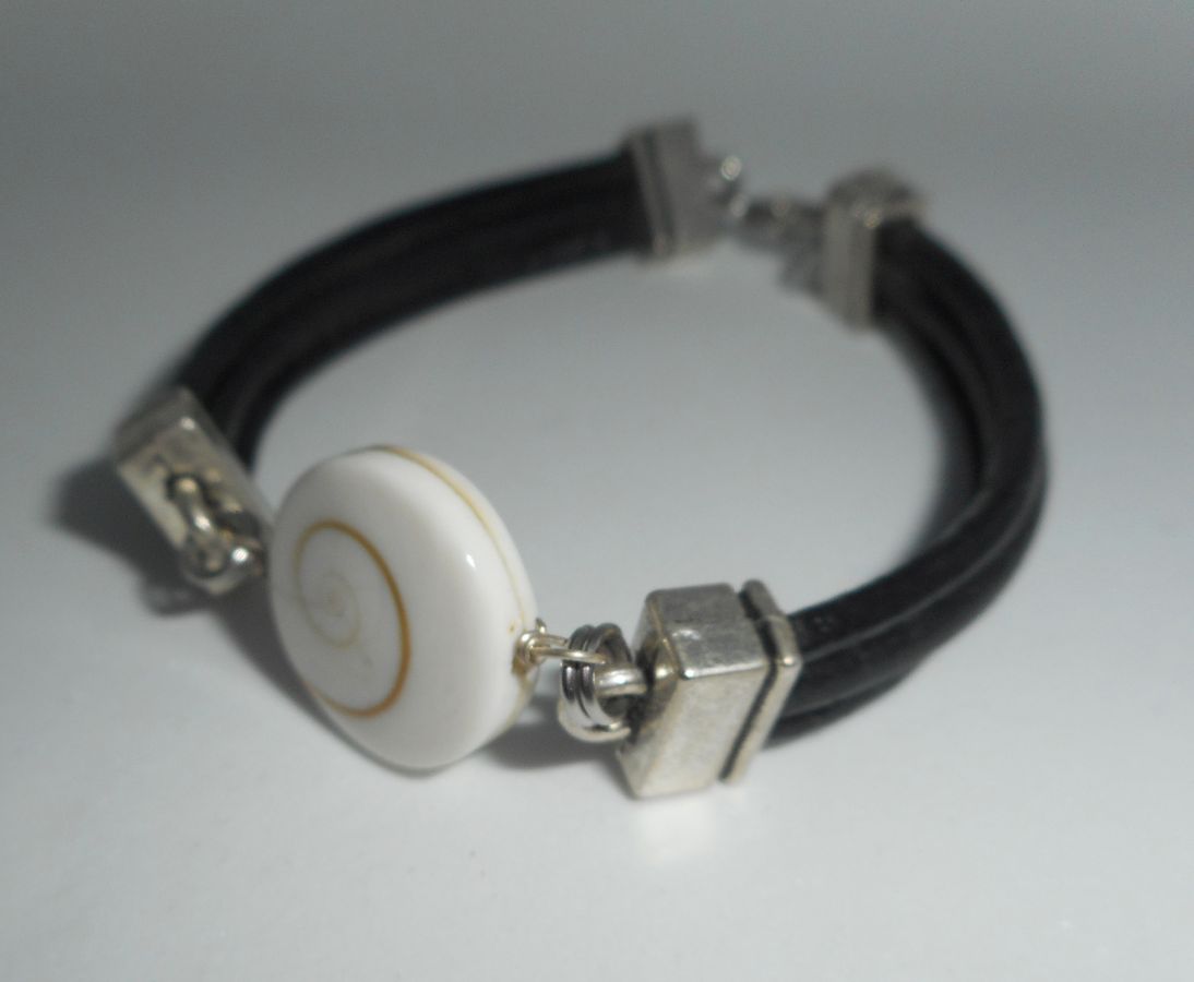 Bracelet cuir noir multi-rangs avec oeil de ste Lucie