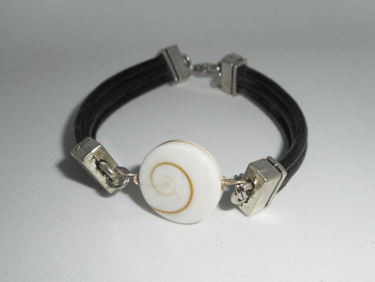 Bracelet cuir noir multi-rangs avec oeil de ste Lucie