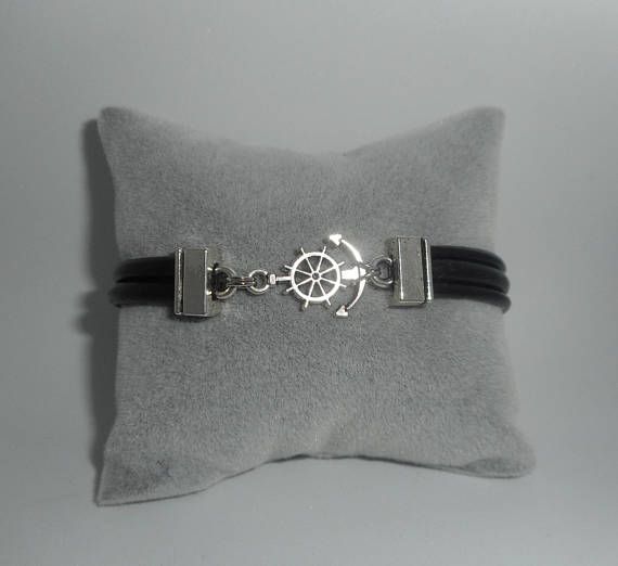 Bracelet cuir noir multi-rangs avec gouvernail en métal argent