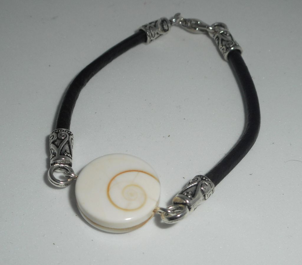 Bracelet cuir noir avec oeil de ste Lucie