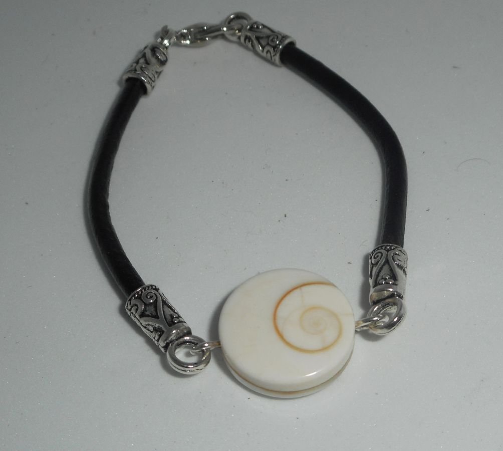 Bracelet cuir noir avec oeil de ste Lucie