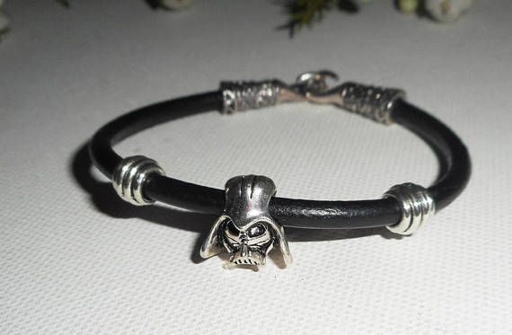 Bracelet en cuir noir avec perle Dark Vador en métal argent