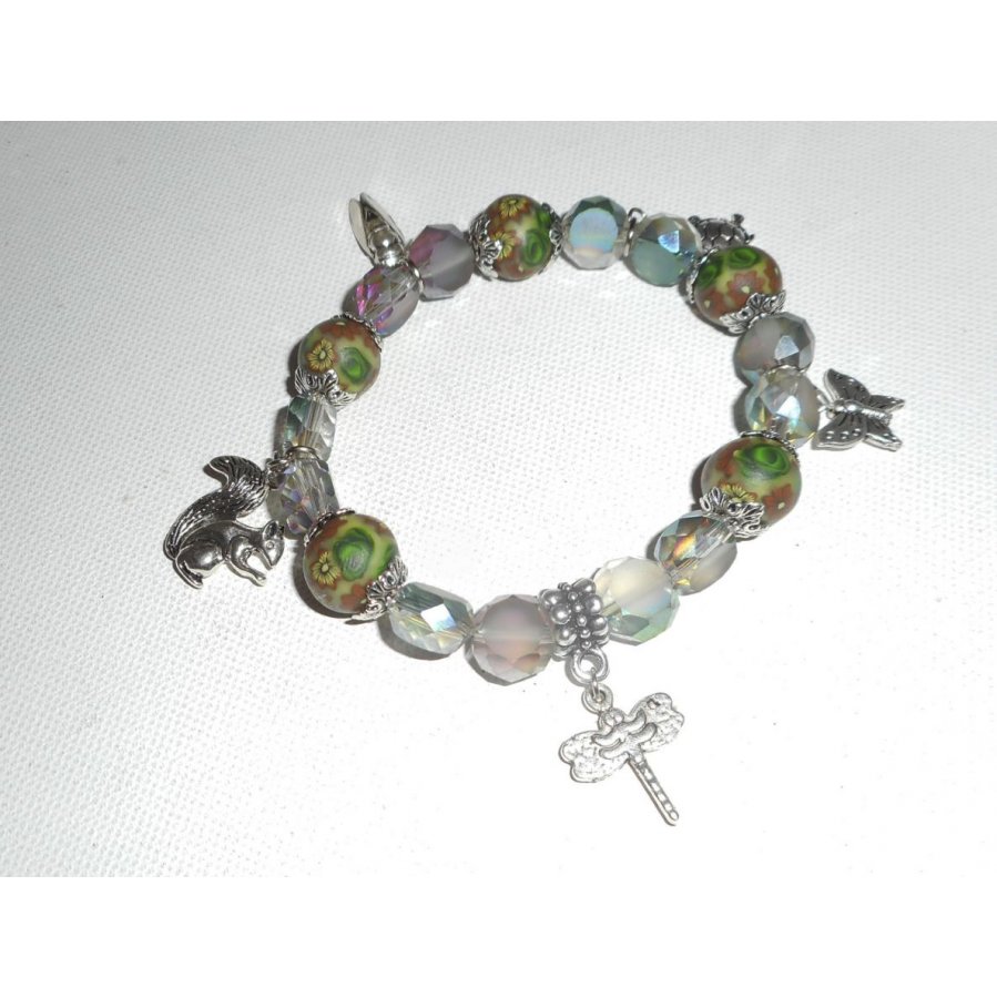 Bracelet en perles d'argile fleuri et cristal avec pampilles sur le thème des animaux