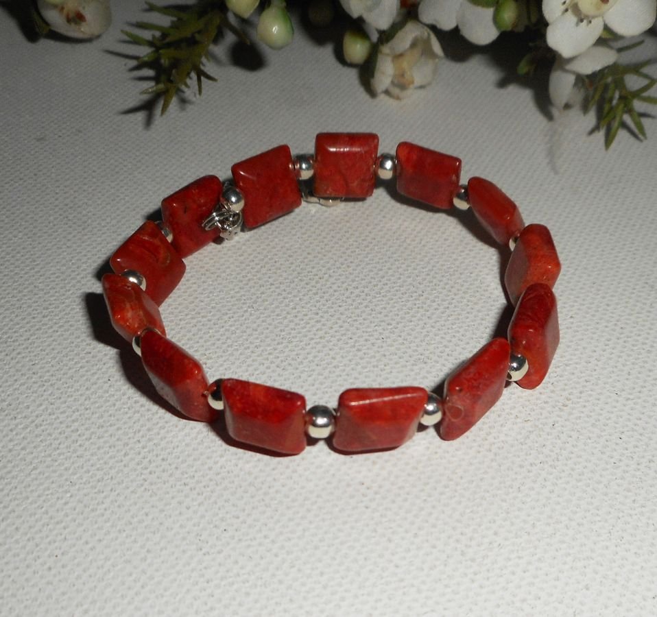 Bracelet en perles carrées en gorgone rouge