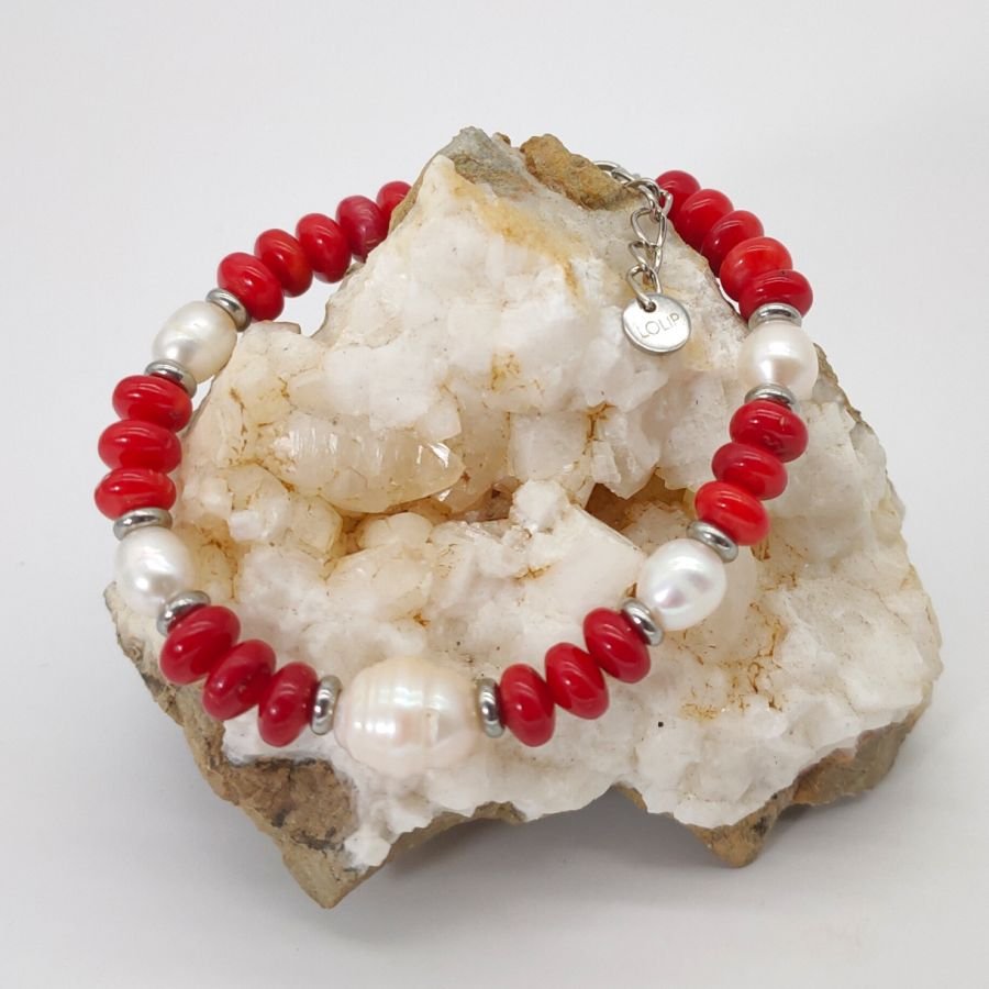 Bracelet en perles de culture et gorgone rouge