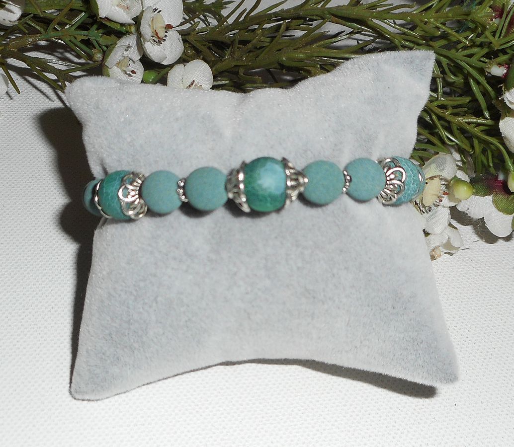 Bracelet en perles de lave et pierres en agate verte