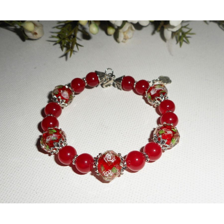 Bracelet en perles de verre fleuri avec pierres de jade coloré rouge