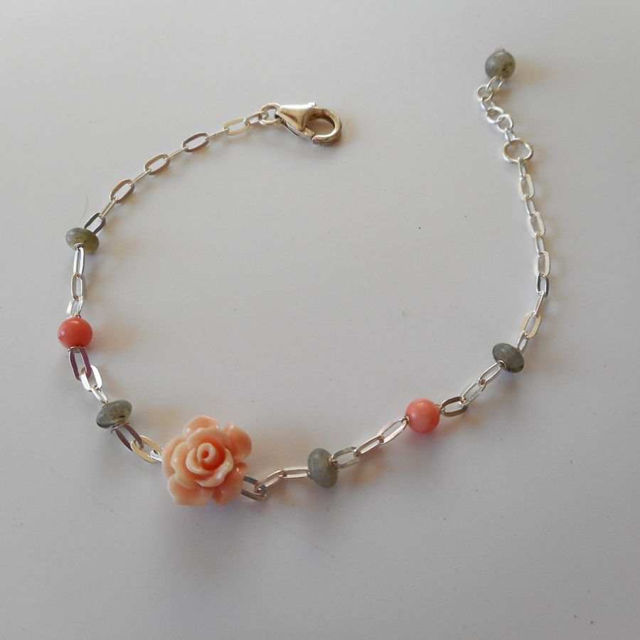 Bracelet en pierre de labradorite et corail avec rose sur chaine argent 925