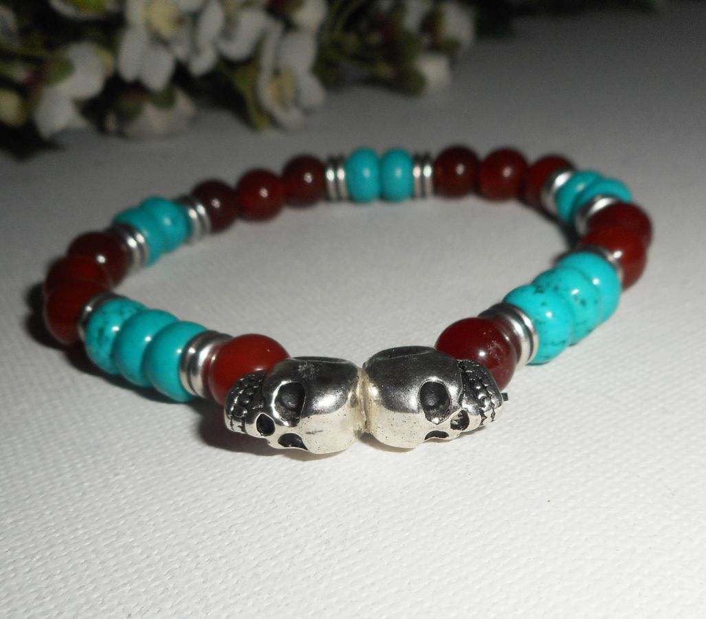 Bracelet pierre turquoise et cornaline avec têtes de mort 