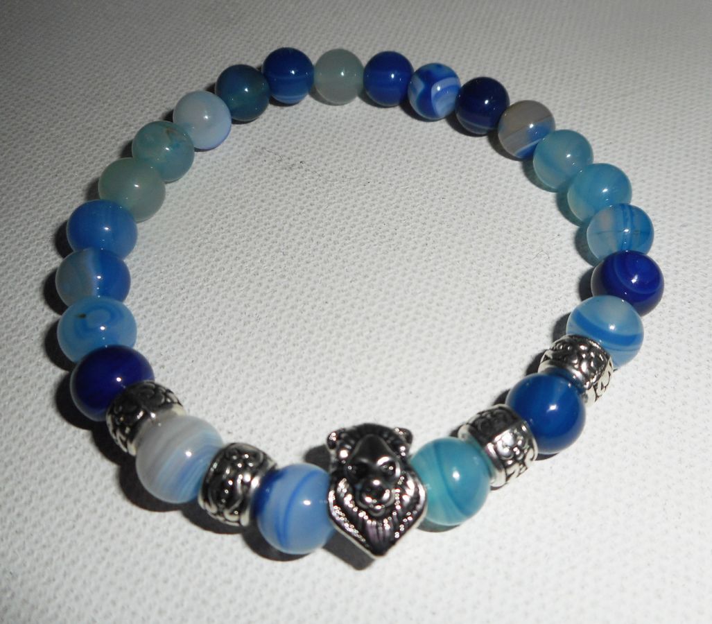 Bracelet en pierres d'agates bleues et lion en argent