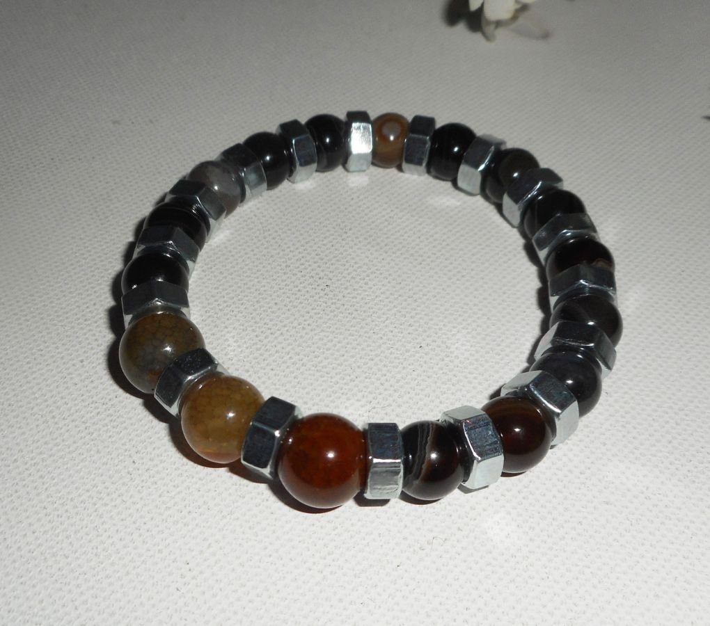 Bracelet en pierres d'agates marrons avec boulons en acier inoxydable