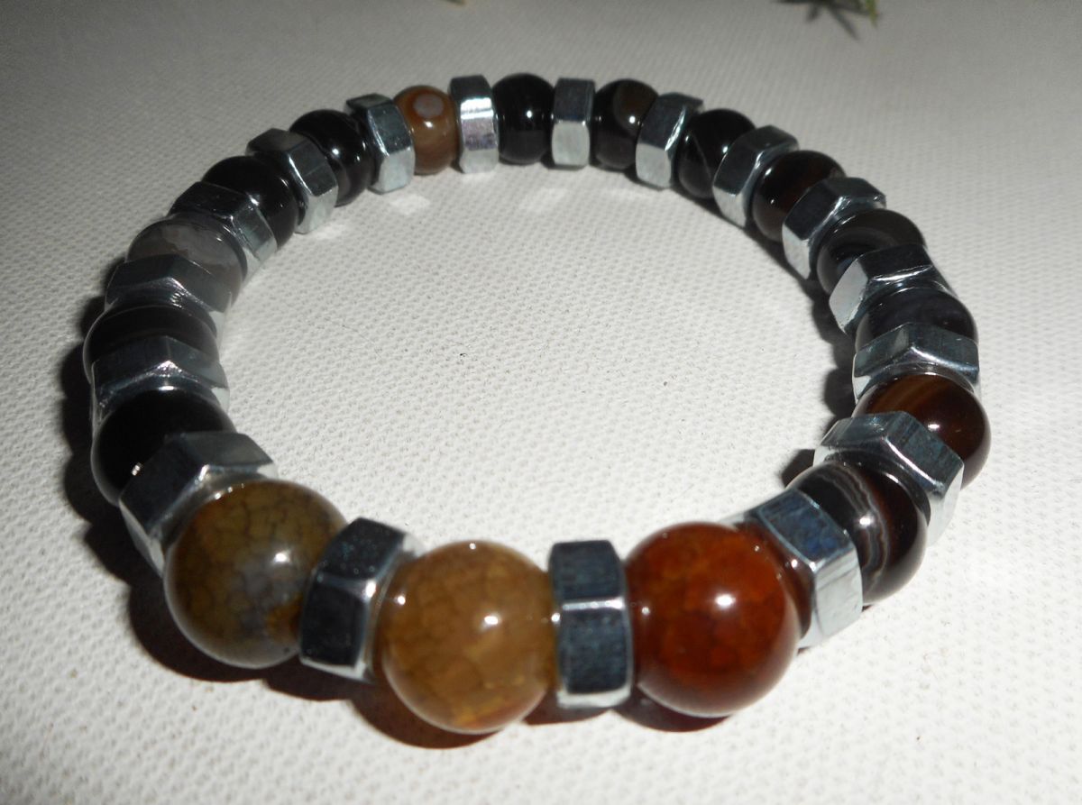 Bracelet en pierres d'agates marrons avec boulons en acier inoxydable