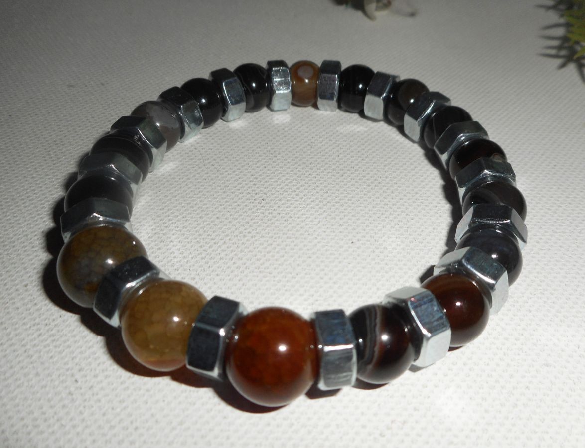 Bracelet en pierres d'agates marrons avec boulons en acier inoxydable